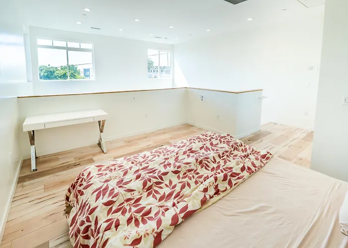 Modern Three Bedroom Loft With 3 Levels Sleep 10 Ppl In Hollywood