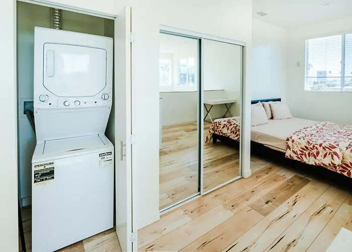 Modern Three Bedroom Loft With 3 Levels Sleep 10 Ppl In Hollywood
