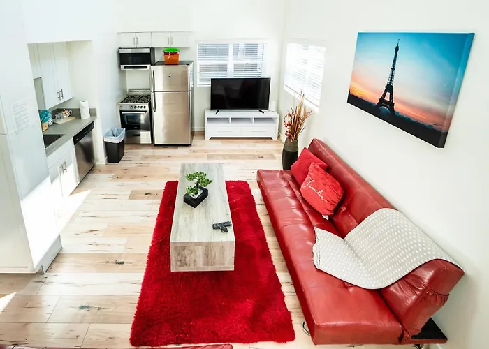 Modern Three Bedroom Loft With 3 Levels Sleep 10 Ppl In Hollywood
