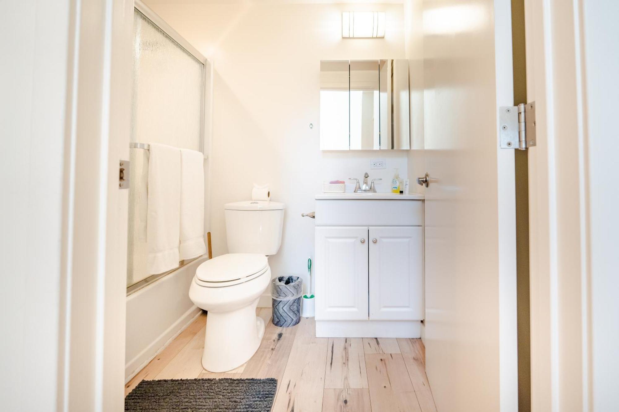 Modern Three Bedroom Loft With 3 Levels Sleep 10 Ppl In Hollywood Apartment