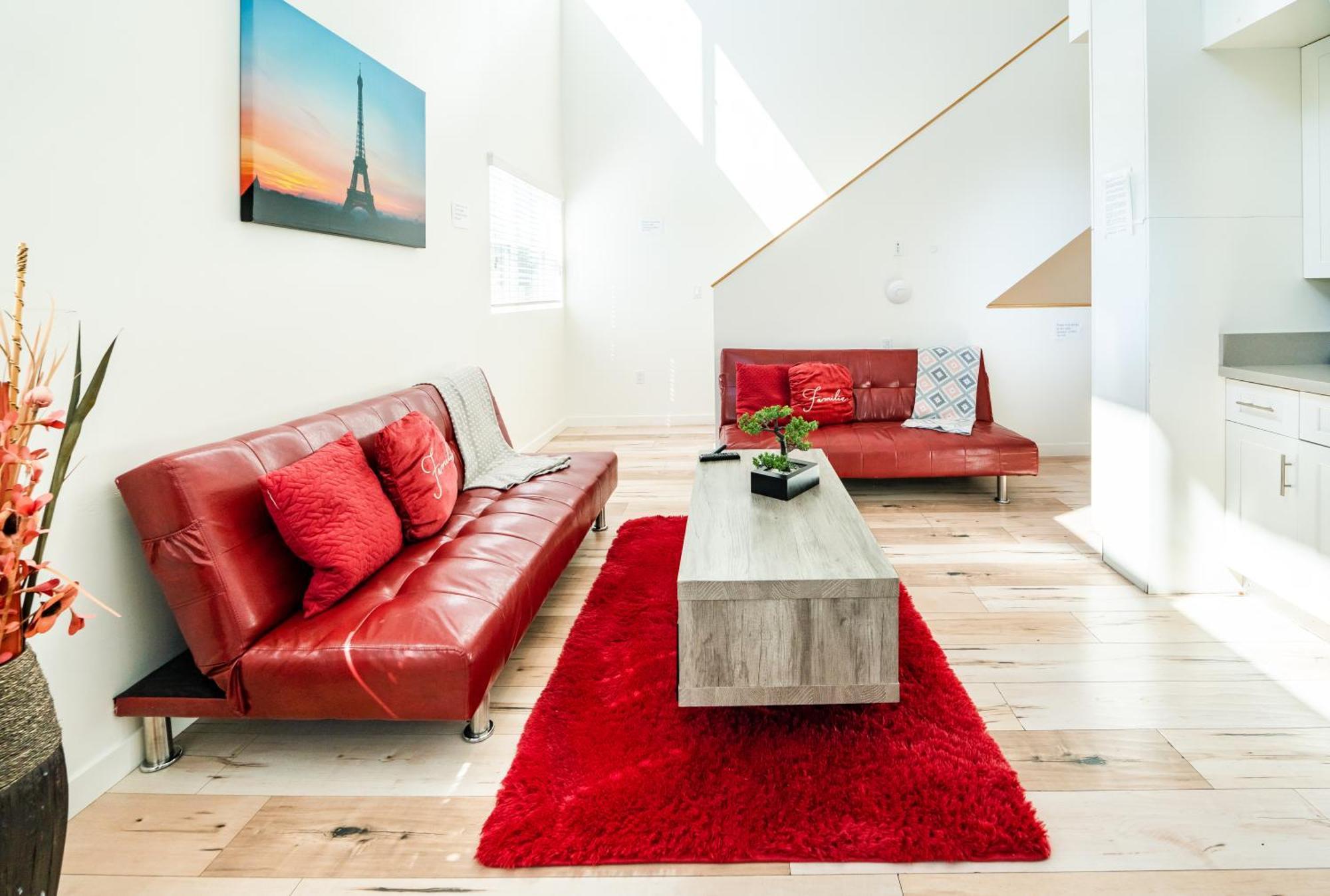 Modern Three Bedroom Loft With 3 Levels Sleep 10 Ppl In Hollywood Los Angeles