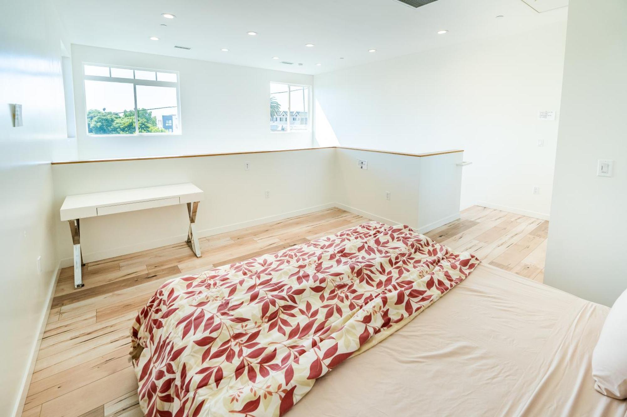 Modern Three Bedroom Loft With 3 Levels Sleep 10 Ppl In Hollywood Apartment