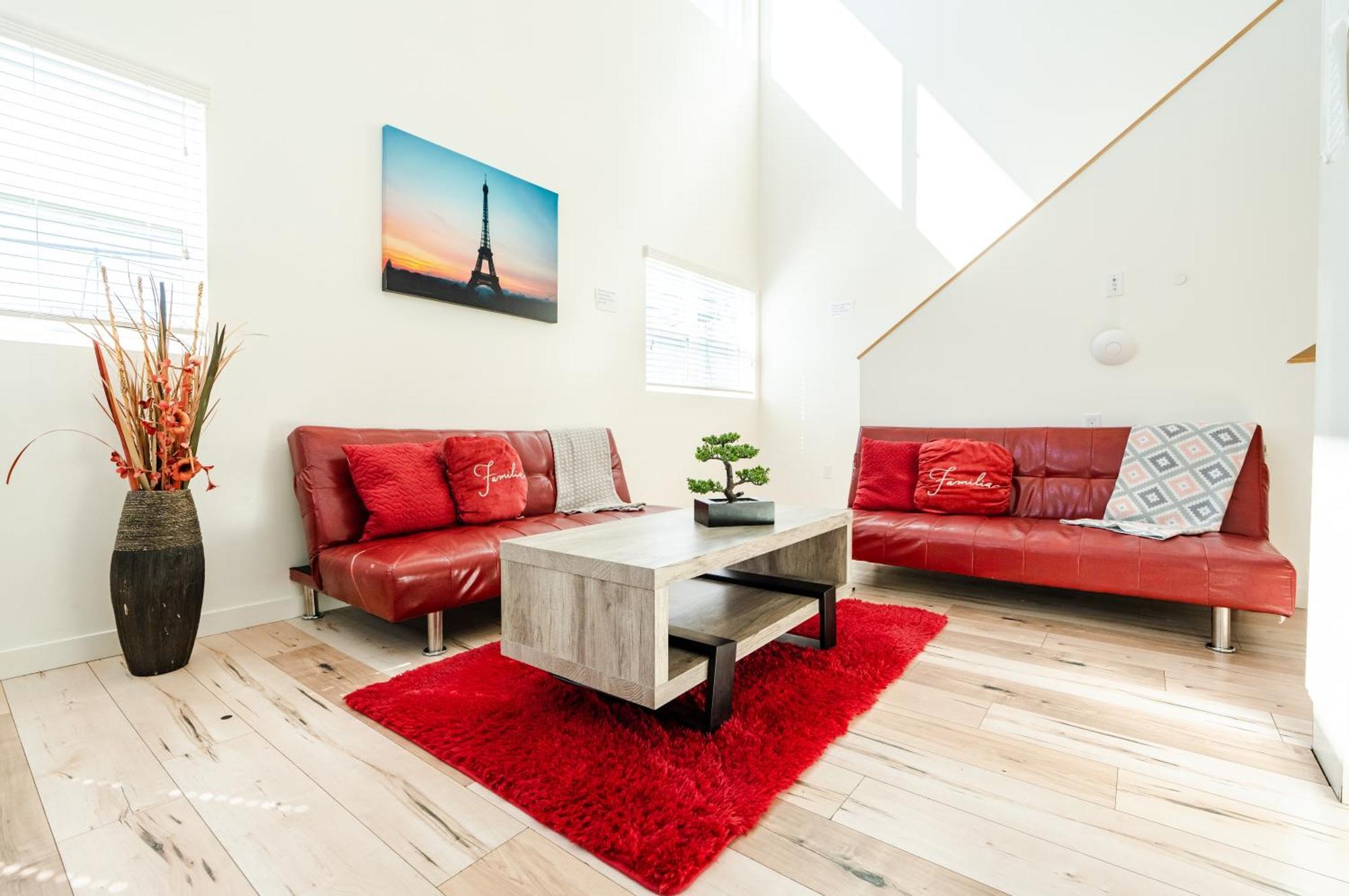 Modern Three Bedroom Loft With 3 Levels Sleep 10 Ppl In Hollywood
