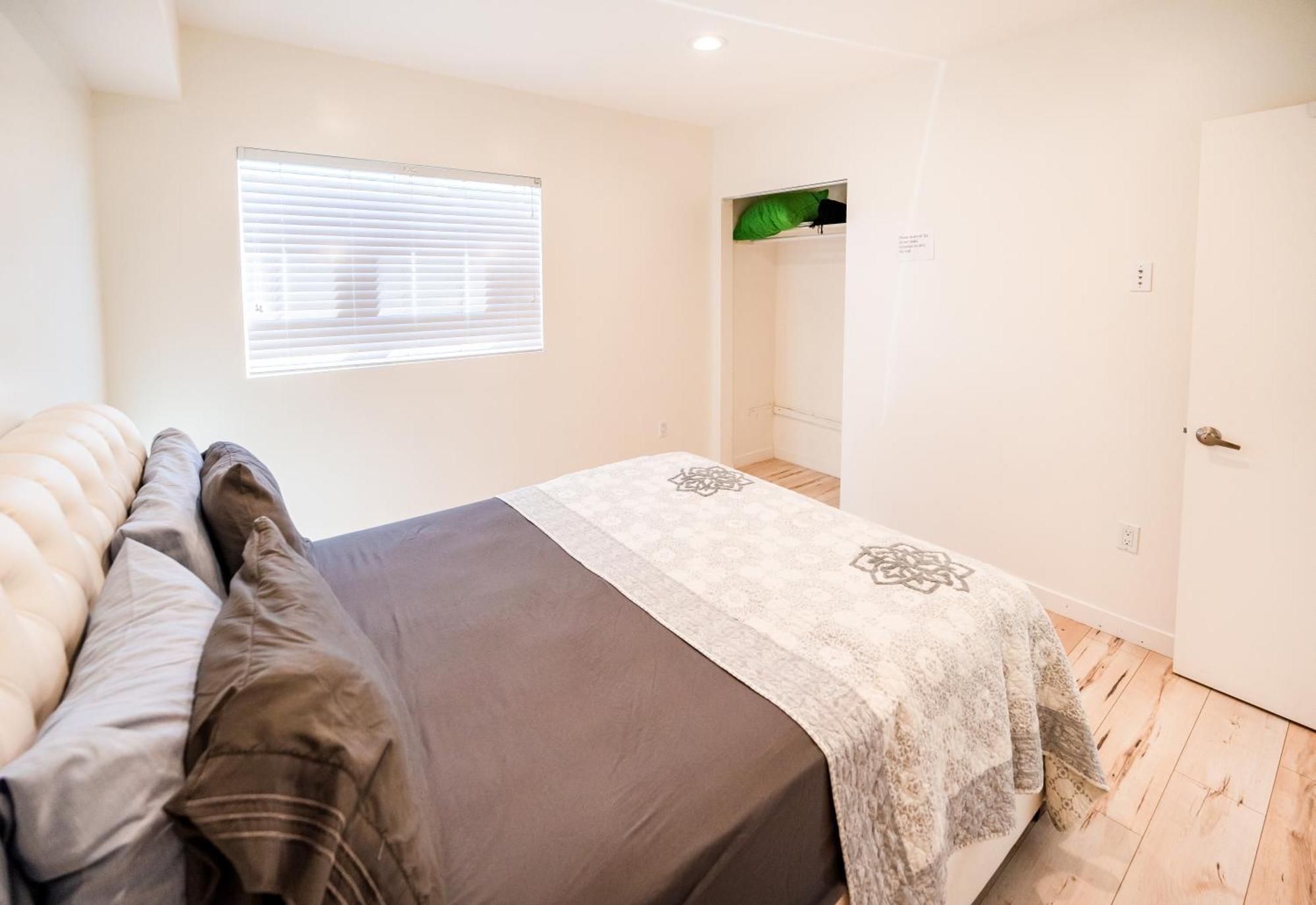 Apartment Modern Three Bedroom Loft With 3 Levels Sleep 10 Ppl In Hollywood Los Angeles