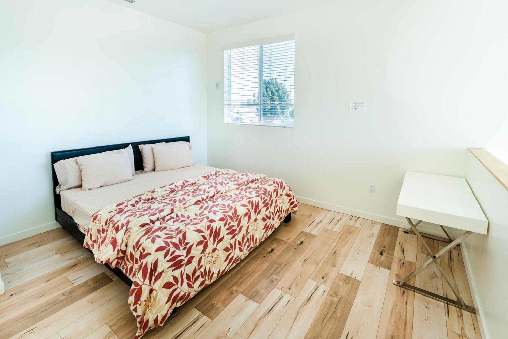 Apartment Modern Three Bedroom Loft With 3 Levels Sleep 10 Ppl In Hollywood Los Angeles