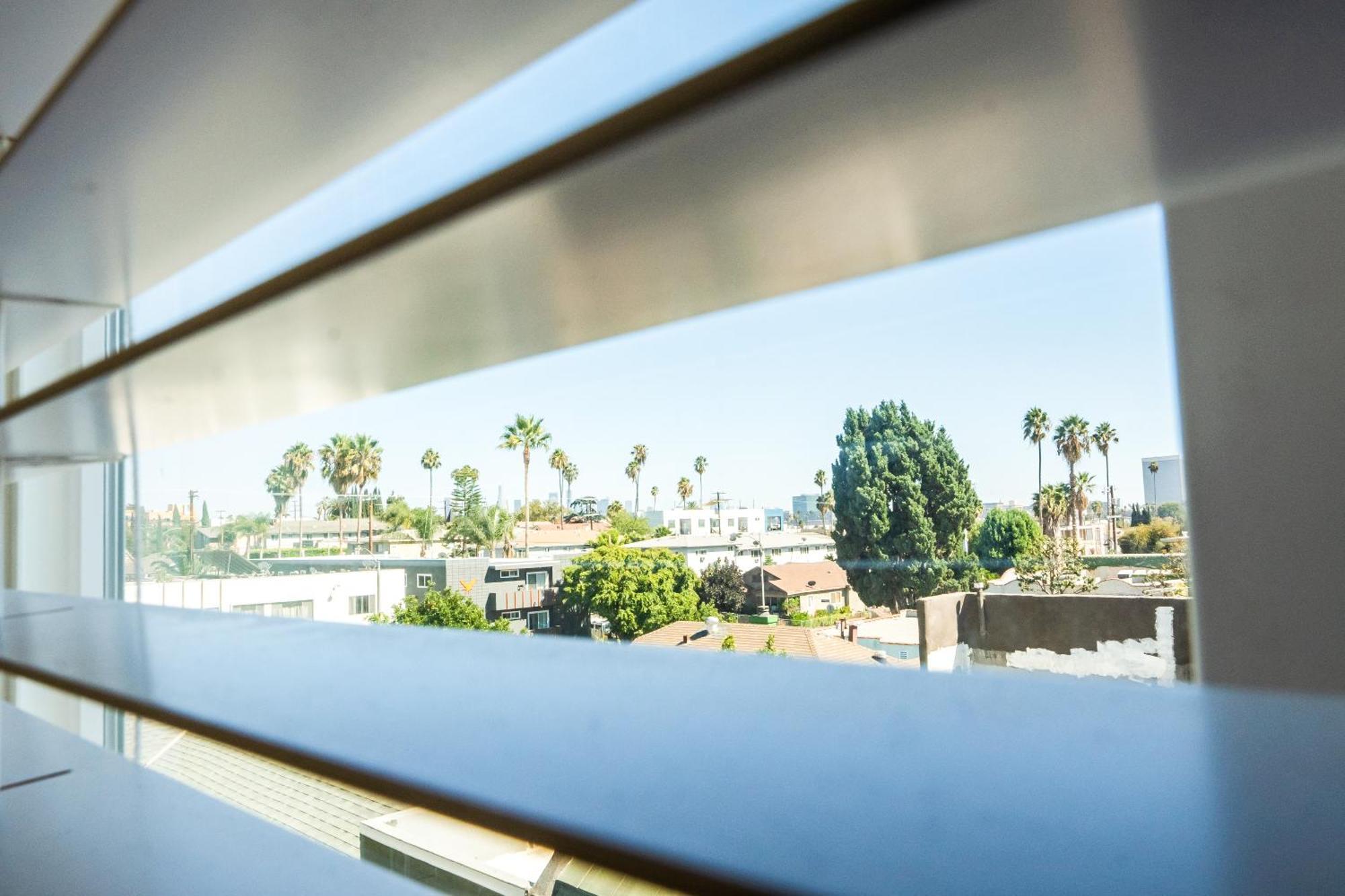 Apartment Modern Three Bedroom Loft With 3 Levels Sleep 10 Ppl In Hollywood Los Angeles