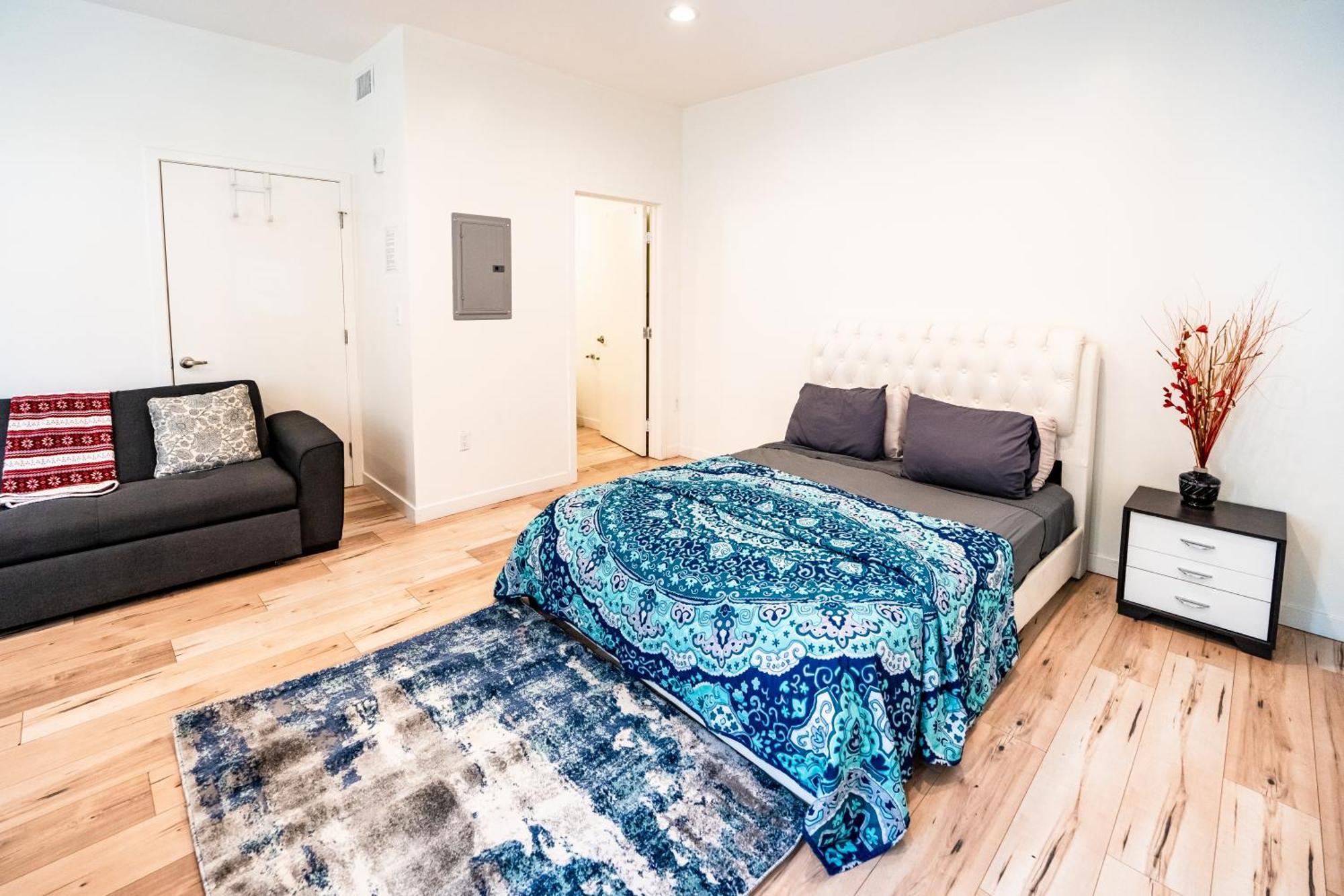 Modern Three Bedroom Loft With 3 Levels Sleep 10 Ppl In Hollywood * Los Angeles