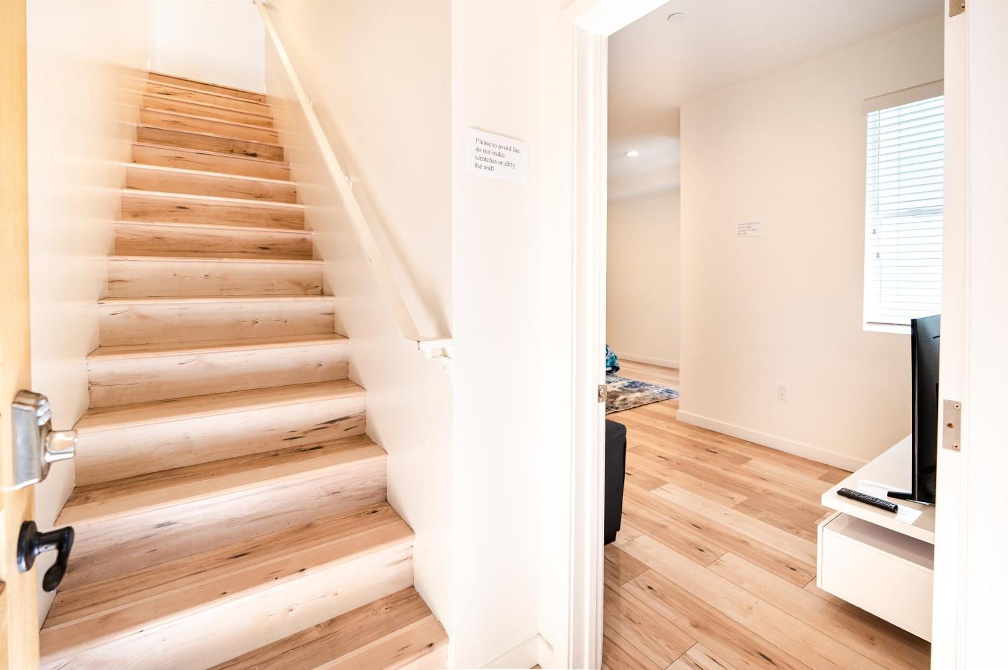 Modern Three Bedroom Loft With 3 Levels Sleep 10 Ppl In Hollywood Apartment Los Angeles