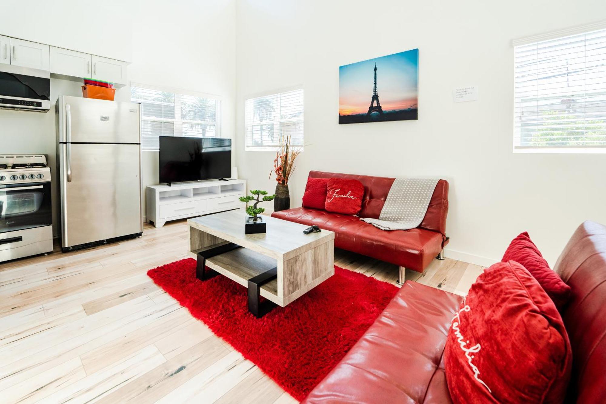 Modern Three Bedroom Loft With 3 Levels Sleep 10 Ppl In Hollywood