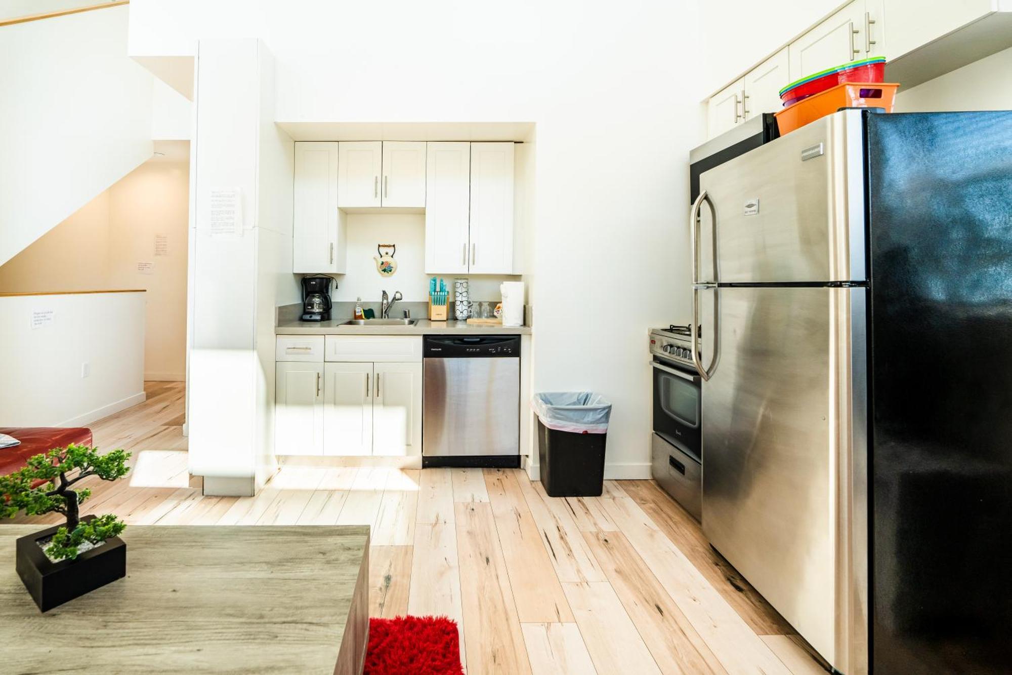 Modern Three Bedroom Loft With 3 Levels Sleep 10 Ppl In Hollywood Los Angeles